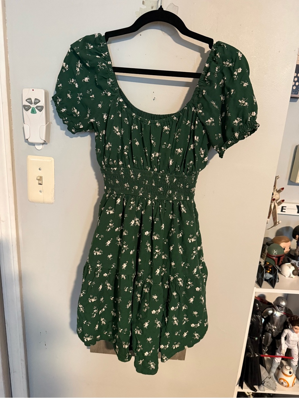 Size XS Hollister Green Floral Puff-Sleeve Smocked Waist Dress